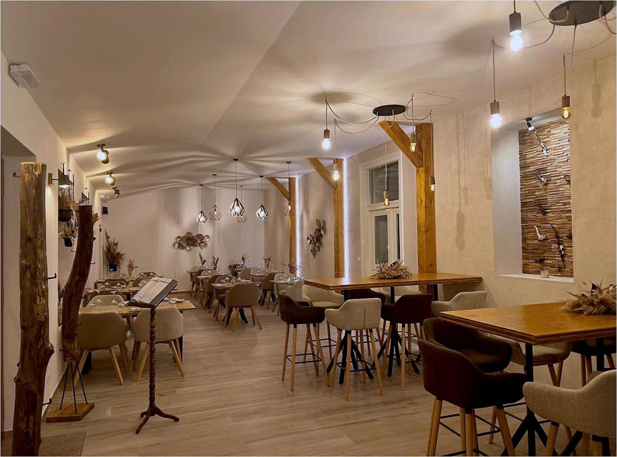 Zbirozsky Dvur Hotel Zbiroh Exterior photo